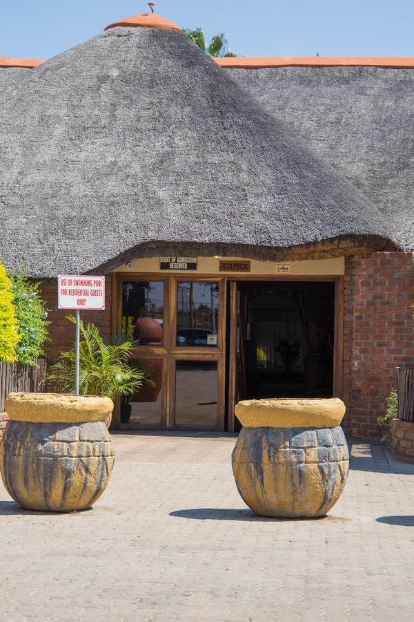 Cest Si Bon Hotel Otjiwarongo Exterior photo